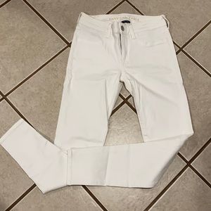 American Eagle White High Rise Jegging
